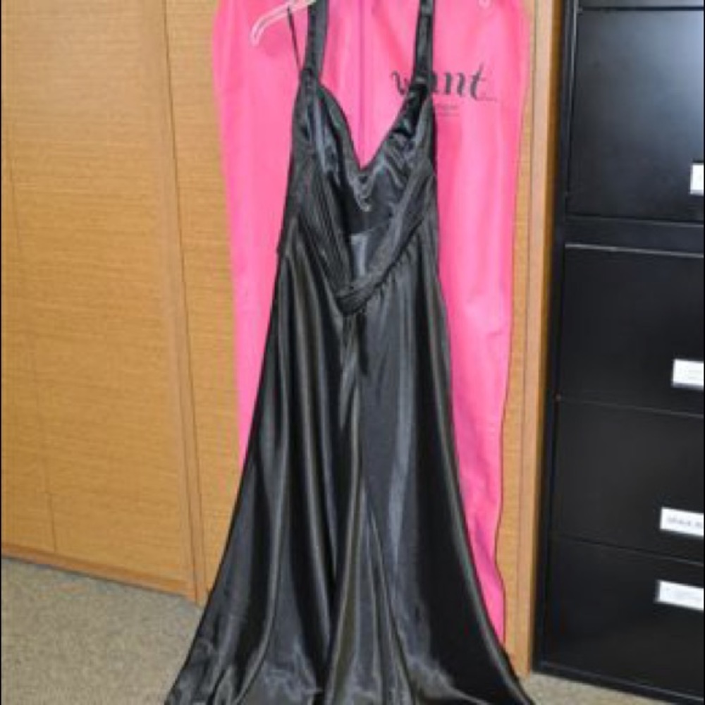 Black evening gown - Picture 3 of 3